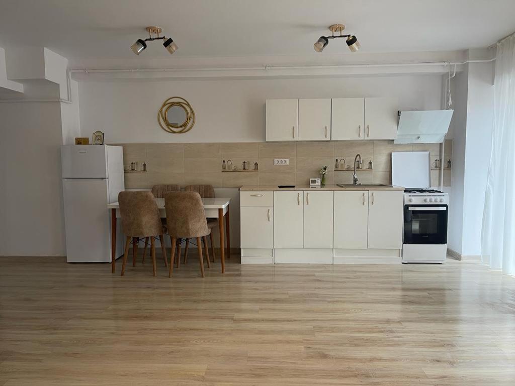 Apartament Yra Rm.Valcea Ramnicu Valcea Exterior photo